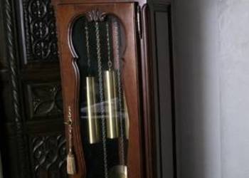 *Stojący zegar kwadransowy, mahoń, mosiądz* transport