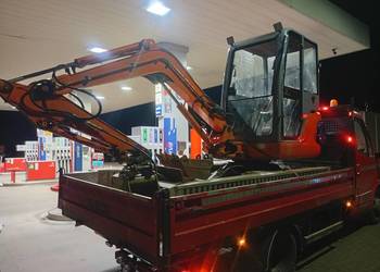 Usługi lub Wypożyczę mini koparką 2.6t z operatorem
