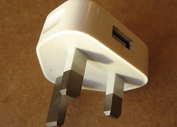 Ładowarka sieciowa Apple A1299 USB, m.in. na UK. DC 5V 1A.