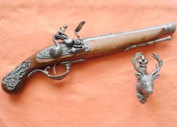 PISTOLET  -  ATRAPA