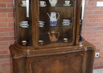 Piękna serwantka witryna klasyczna