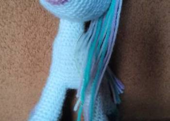 Maskotka jednorożec na szydełku