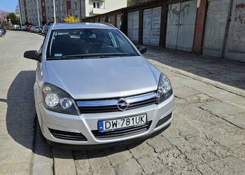 Opel Astra H 1.8 Kombi z silnikiem benzynowym o mocy 125 KM, 2005