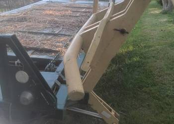 Przyczepa do przewozu bele słomy samozaładowcza