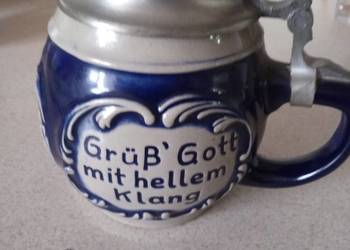 Zabytkowy kufel z cynową pokrywą