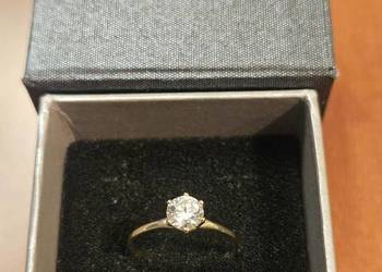 Nowy Pierścionek z Diamentem 0.61ct Zaręczynowy z Certyfikatem
