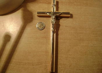 Starocie z PRL - Dewocjonalia = Krzyż drewniany do zawieszenia 20 cm TANIO