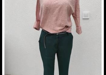 Pastelowy sweter z ozdobami George 40 L