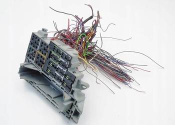 SKRZYNKA BEZPIECZNIKÓW OPEL MERIVA A FL 93363140