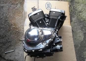 suzuki vz 800 marauder   czesci dekiel skrzynia