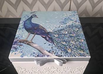 Szkatułka z pawiem decoupage z cyrkoniami
