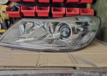 Lampa przednia lewa Skoda Octavia II