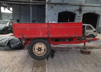 Przyczepa rolnicza jednoosiowa z kiprem