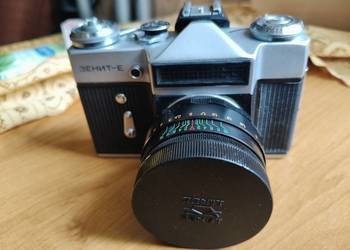 Radziecki aparat fotograficzny Zenit-E, produkowany w latach 1966–1986