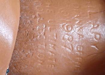 LALA PORCELANA SYGNOWANA UBYTEK W PALCACH CIEMNIEJSZA KARNACJA HINDUSKA