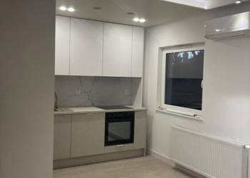 Kawalerka z niskim czynszem, klimatyzacja, balkon.