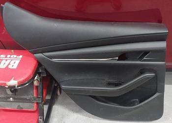Mazda 3 IV BP 2019- hatchback tapicerka boczek drzwi lewy tyl EU