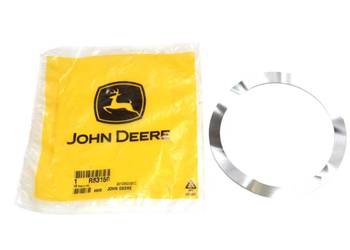 R83150 Metalowy pierścień John Deere