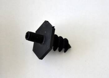 VOLVO sruba koleczek dywanika 32216686 OE