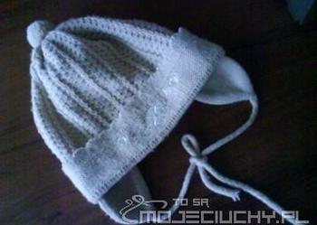beżowa czapeczka dziewczęca