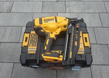 Gwoździarka DeWalt  DCN 660 NT. Z baterią i ładowarką.
