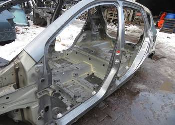 PRÓG SŁUPEK LEWY BOK ZCD SX4 S-CROSS