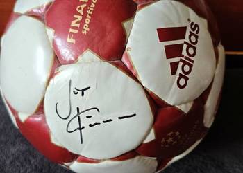 Orginalna piłka finału Champions League 2005 roku z autografem
