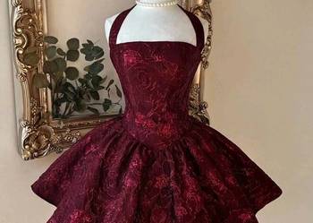 Bordowa sukienka wieczorowa