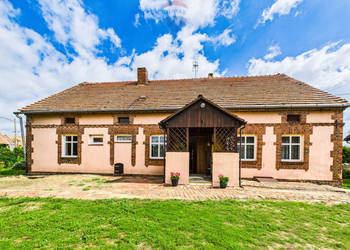 Dom z zabudowaniami, duża działka i wiejski klimat