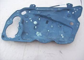 Passat B7 Podnosnik szyby prawy przod Europa