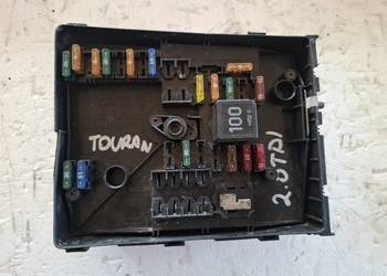 VW TOURAN I skrzynka bezpieczników 01718230