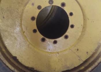 Sprzedam opony z felgami 580/70/r38 Sprzedam opony z felgami 580/70/r38