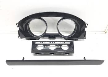 LISTWY DEKOR VW GOLF VII 5G1863100C Hatchback WYKOŃCZENIE