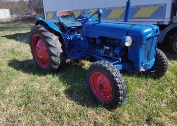 Ciągnik rolniczy FORDSON DEXTA (32 KM) Perkins 3