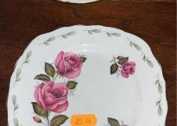 Talerzyk deserowy. Syg. Royal Vale.  Made in England. Róże Talerzyk deserowy. Syg. Royal Vale.  Made in England. Róże