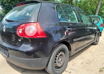 VW Golf V 1.6mpi 2004r. z de 5drzwi klima