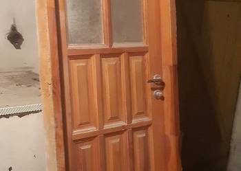 Drzwi sosnowe prawe łazienkowe 60 cm z ościeżnicą i oszkleniem