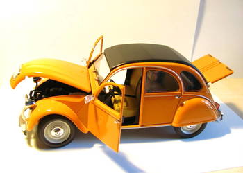 Samochód realistyczny model Citroen 2CV skala 1:18 kolor pomarańczowy