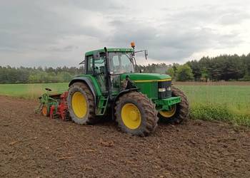 John Deere 6910