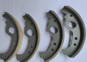 Szczęki hamulcowe starego typu do fiata 126p, oryginalne z pieczątkami