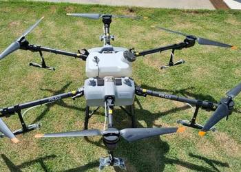 DRON ROLNICZY DO OPRYSKOW DJI T30
