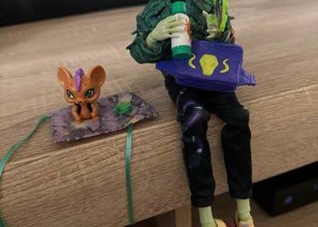 Lalka Monster High Deuce Gorgon  z akcesoriami.