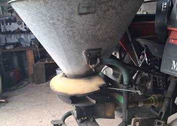 Rozsiewacz nawozu lejek