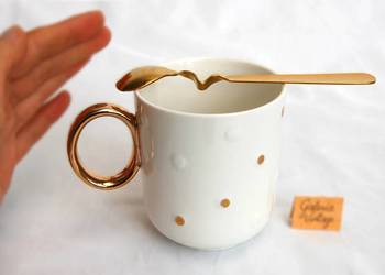 Florina, kubek prezentowy z łyżeczką Dots Gold 350 ml, porcelana złocona