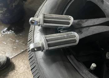 Suzuki Intruder podnóżki