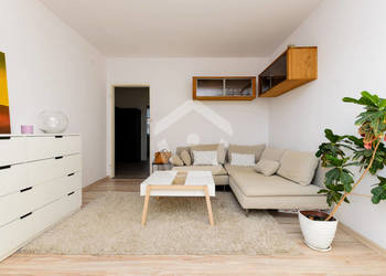 2 niezależne pokoje, jasna duża kuchnia - zadbane