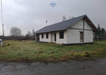 Dom w stanie surowym otwartym.