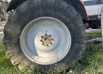 Massey Ferguson 3690 koło kompletne tylne 42 cale