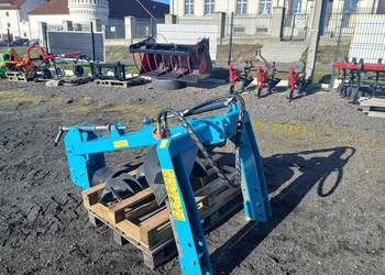 Świder ziemny z posuwem hydraulicznym