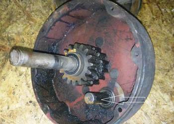 Oś kół obiegowych fi 25mm (przekładnia obiegowa) do rozsiewacza RCW 3